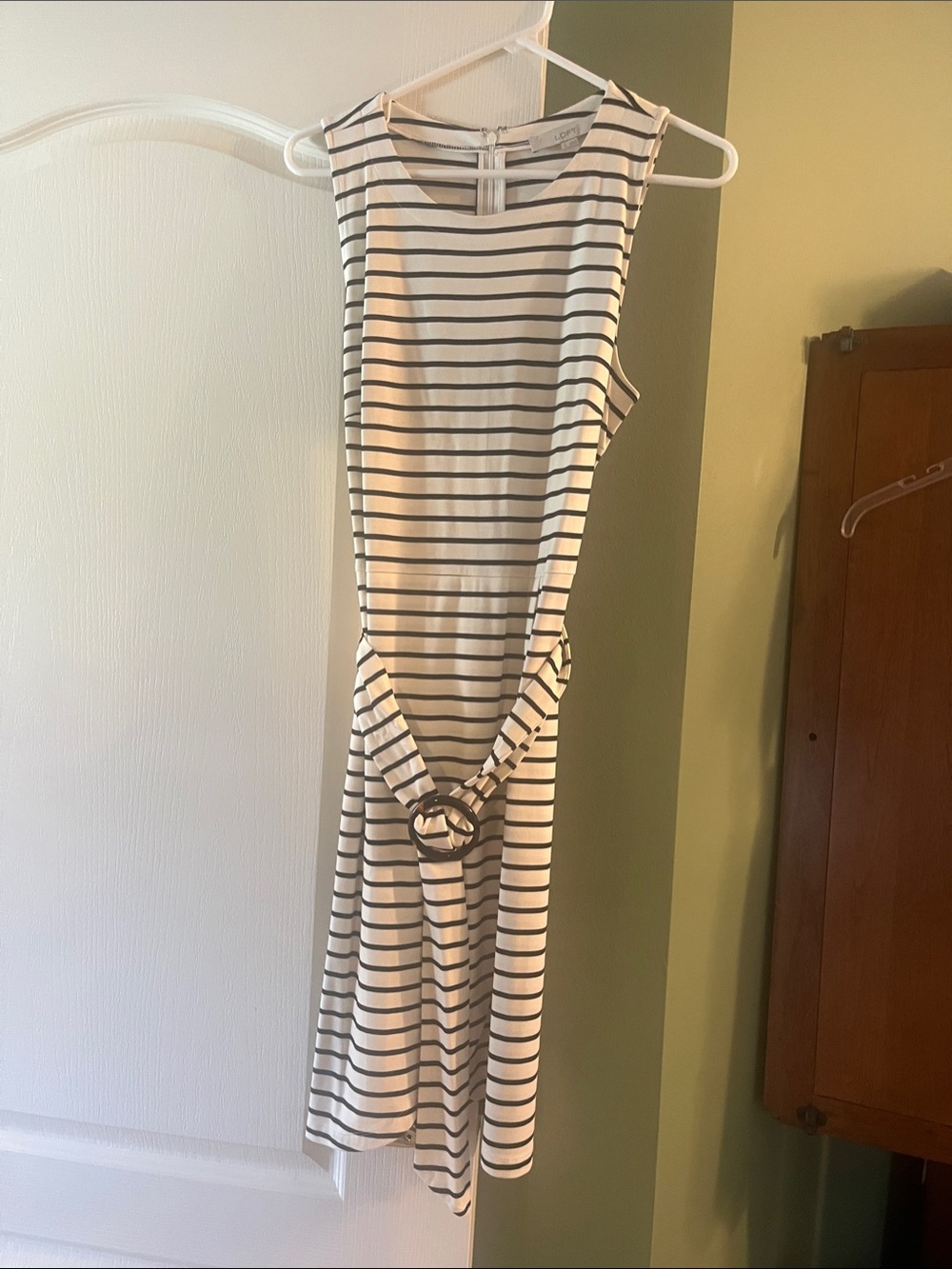 Adorable summer loft dress.  Worn only twice- like brand new!